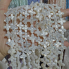 Forma de trébol de nácar Natural, corte de doble cara, flor pequeña para diseño de collar, concha blanca para cadena, cabujón DIY