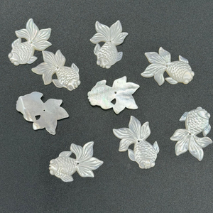 Corte natural en forma de pez de nácar para joyería colgante cabujón haciendo cara tallada diseño de collar de concha blanca usando frijoles