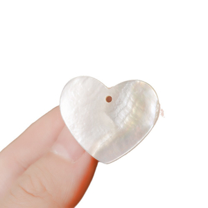 Colgante con forma de corazón de nácar Natural, diseño de concha de río, cara plana, piezas de joyería talladas, piezas de corazón de gran tamaño, color blanco 
